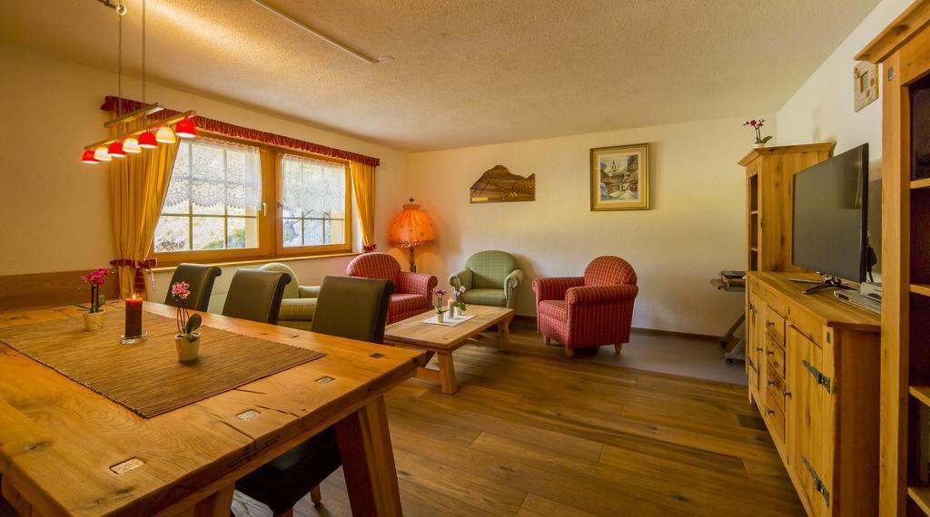 Alpenhotel Zur Wildi Lauchernalp Wiler Exterior photo
